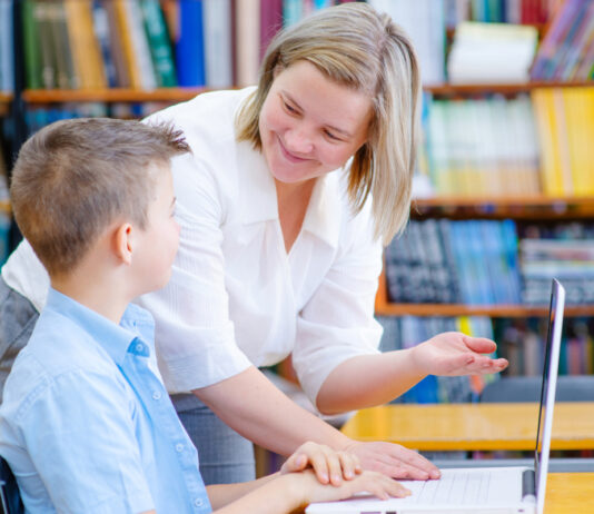 Summer Stars el programa gratuito de tutoría que transforma el verano escolar en Los Ángeles