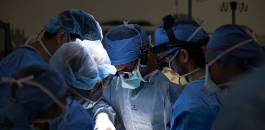 UCLA realiza con éxito el primer trasplante de vejiga en humanos en el mundo