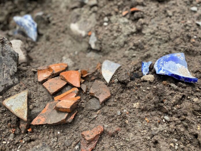 Descubren restos del antiguo panteón de Santa Paula en Paseo de la Reforma
