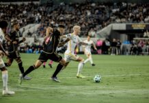LA Galaxy rescata empate ante LAFC en un clásico de alto voltaje