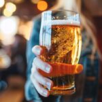 Beber alcohol aumenta el riesgo de cáncer, advierten expertos