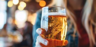 Beber alcohol aumenta el riesgo de cáncer, advierten expertos