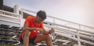 Cómo evitar la deshidratación en atletas jóvenes durante el calor del verano