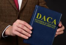 Covered California busca alternativas para beneficiarios de DACA que perderán su seguro