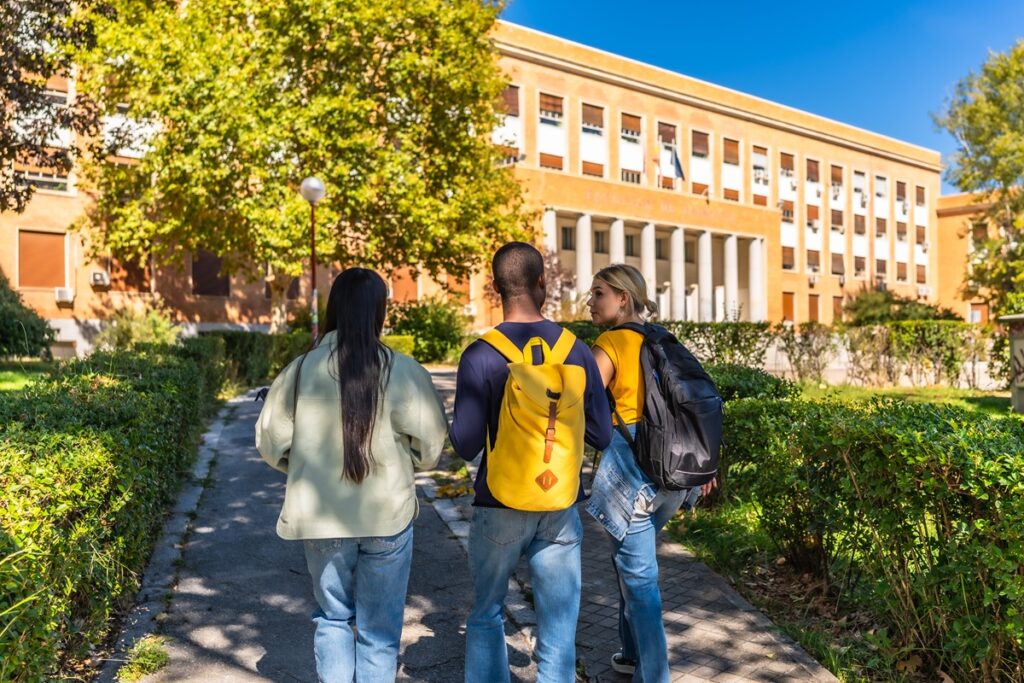 Las seis estafas más peligrosas para estudiantes este año escolar