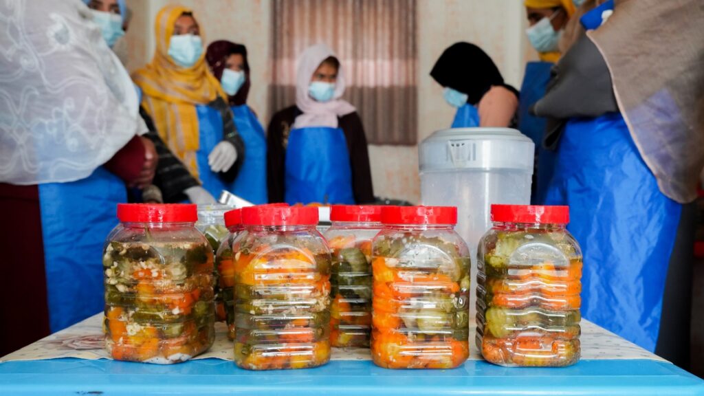 Conservas con propósito- mujeres rurales cambian su destino desde la cocina