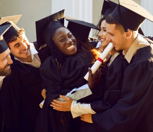 Educación terciaria en ascenso el 48% de los jóvenes en la OCDE ya tiene título universitario