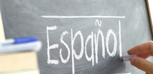 Las 2.000 nuevas palabras que ya forman parte del español según la RAE