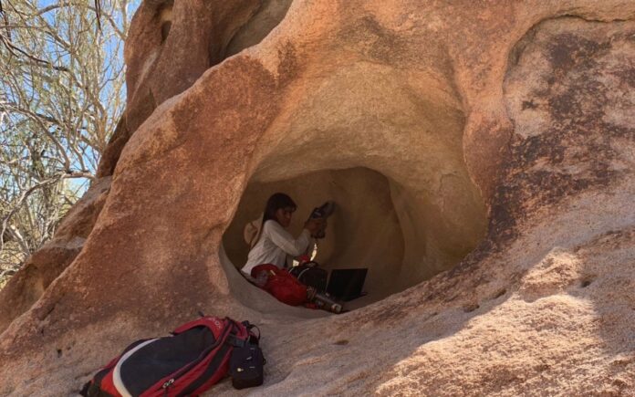 Estudiante de Cal State LA lidera estudio binacional sobre arte rupestre en Baja California