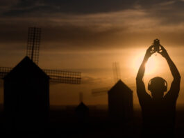 “Aeolia” la IA que reescribe el Quijote desde el viento y el pensamiento crítico