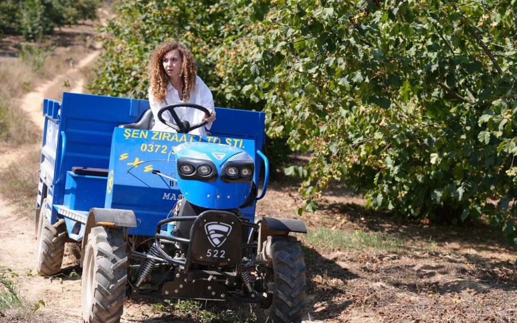 De la aldea al éxito La historia de una apicultora que inspira a una nueva generación
