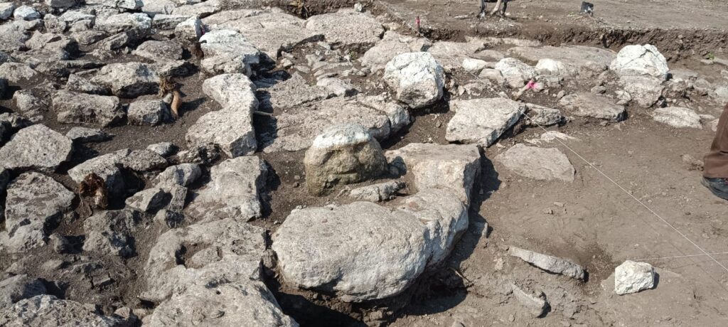 Hallan escultura preclásica e