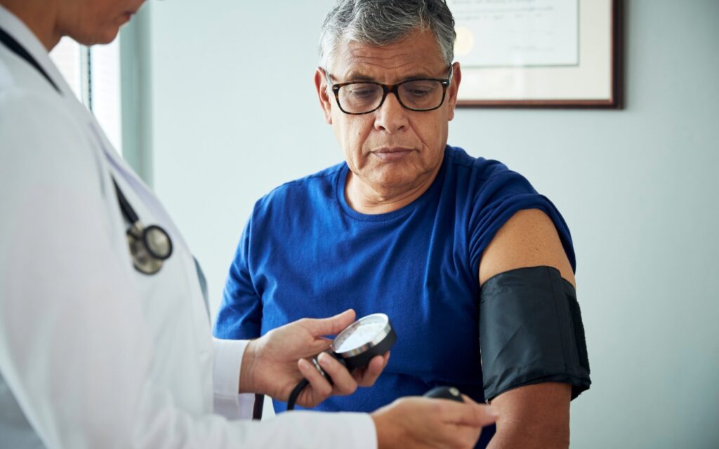 a amenaza silenciosa Fluctuaciones súbitas de presión arterial dañan el cerebro, según estudio de USC.