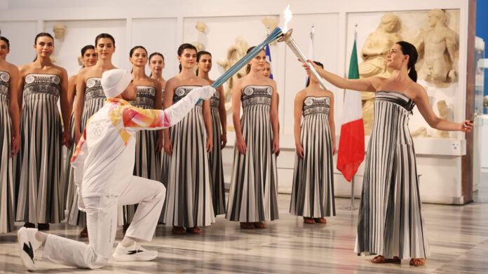 La antorcha olímpica inicia su recorrido para iluminar Milano Cortina 2026