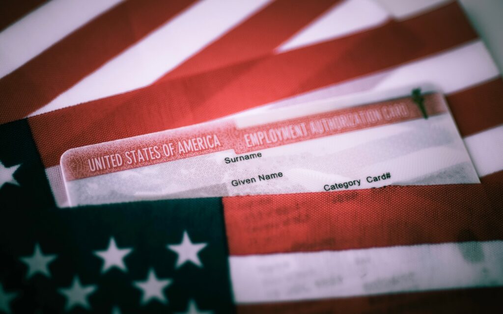 Estados Unidos reduce la vigencia de permisos de trabajo para mejorar la seguridad migratoria