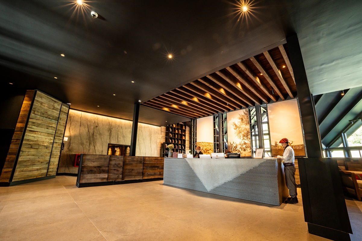 Hotel Las Torres renueva Bar Pionero con experiencia única de coctelería sustentable en Torres del Paine 1 Hotel Las Torres renueva Bar Pionero con experiencia única de coctelería sustentable en Torres del Paine