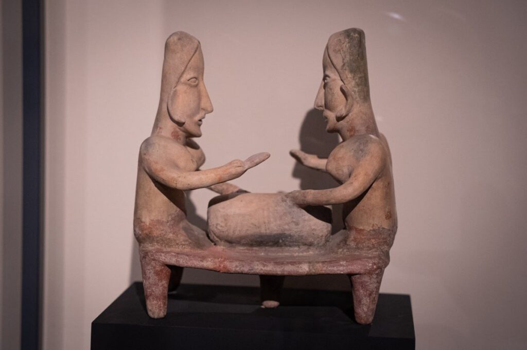 La mitad del mundo México y España celebran a la mujer indígena en exposición en Madrid