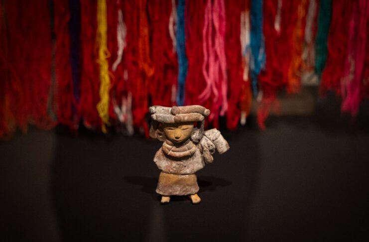 La mitad del mundo México y España celebran a la mujer indígena en exposición en Madrid