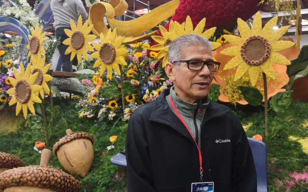Una carroza en el Desfile de las Rosas honra la resiliencia de los sobrevivientes de incendios forestales en California