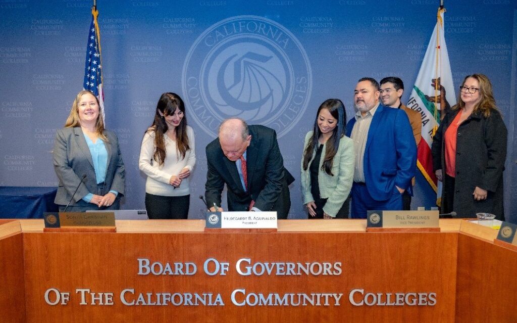 Acuerdo impulsa educación ambiental en colegios comunitarios