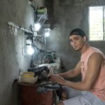 Brechas educativas persisten entre jóvenes con menos recursos en América Latina y España