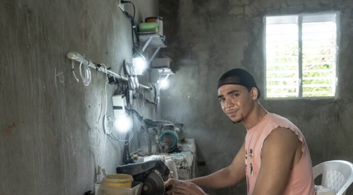 Brechas educativas persisten entre jóvenes con menos recursos en América Latina y España Brechas educativas persisten entre jóvenes con menos recursos en América Latina y España