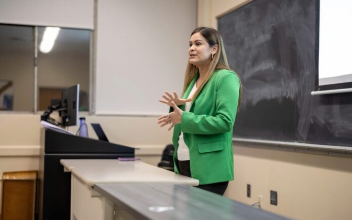 Cal State LA recibe dos fondos de NSF para estudiantes STEM en California Cal State LA recibe dos fondos de NSF para estudiantes STEM en California