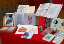 Josefina Pla deja su huella en la Caja de las Letras del Instituto Cervantes Josefina Pla deja su huella en la Caja de las Letras del Instituto Cervantes