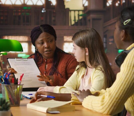 Nuevo programa gratuito de tutoría apoya a estudiantes en el condado de Los Ángeles Nuevo programa gratuito de tutoría apoya a estudiantes en el condado de Los Ángeles