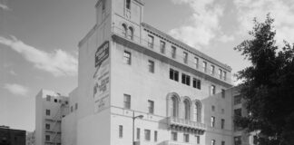 Una exposición audiovisual transforma teatro histórico de Los Ángeles Una exposición audiovisual transforma teatro histórico de Los Ángeles