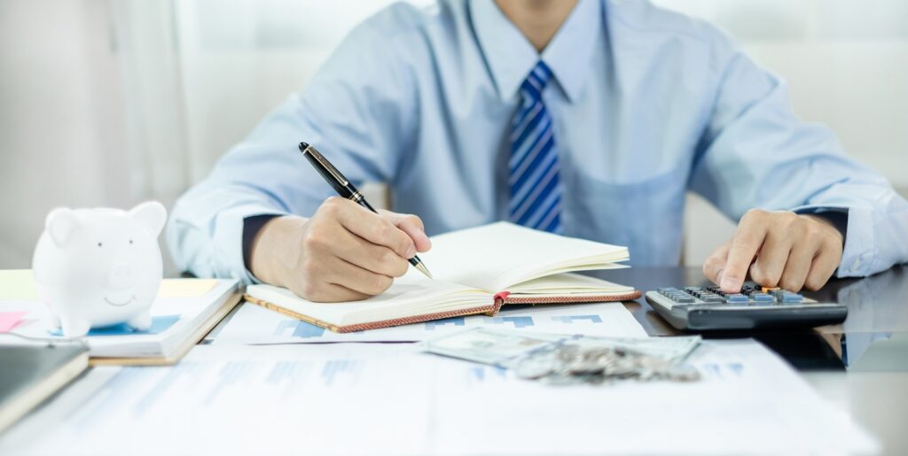 Cómo identificar a un preparador de impuestos fantasma en California