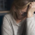 Estudio de UC Irvine revela por qué el estrés extremo afecta más la memoria de las mujeres