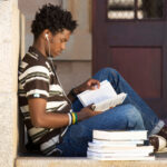 La lectura juvenil frente a redes sociales y pantallas en Iberoamérica La lectura juvenil frente a redes sociales y pantallas en Iberoamérica