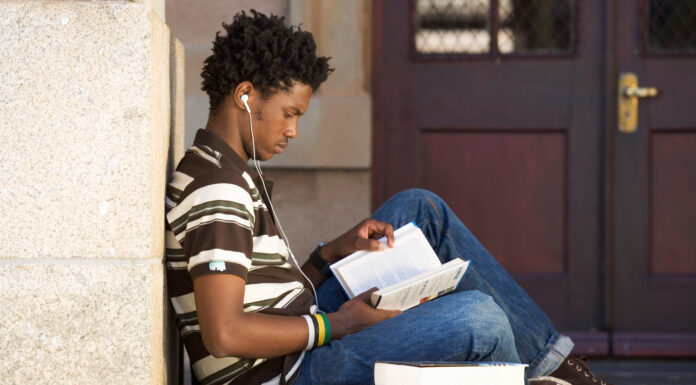 La lectura juvenil frente a redes sociales y pantallas en Iberoamérica La lectura juvenil frente a redes sociales y pantallas en Iberoamérica