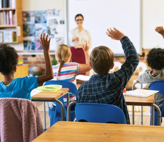 «Compigotes»: Programa educativo que busca fomentar respeto y empatía en aulas «Compigotes»: Programa educativo que busca fomentar respeto y empatía en aulas