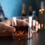 Jóvenes y mujeres lideran aumento de muertes por alcohol en Estados Unidos