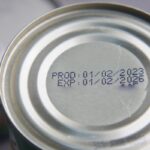 Lo que realmente significan las fechas en los alimentos