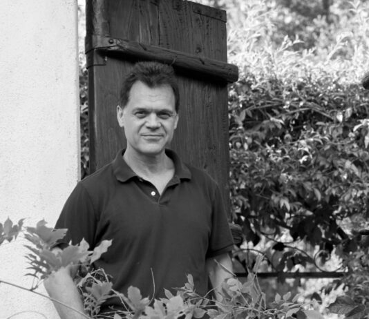 Profesor argentino de Cal State LA obtiene el New American Fiction Prize Profesor argentino de Cal State LA obtiene el New American Fiction Prize