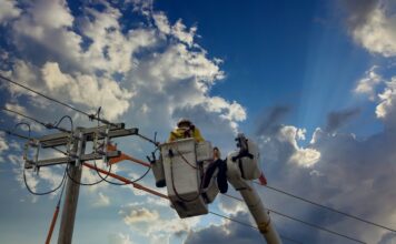 Edison ofrece becas de hasta $25,000 para formarte como electricista en California Edison ofrece becas de hasta $25,000 para formarte como electricista en Estados Unidos