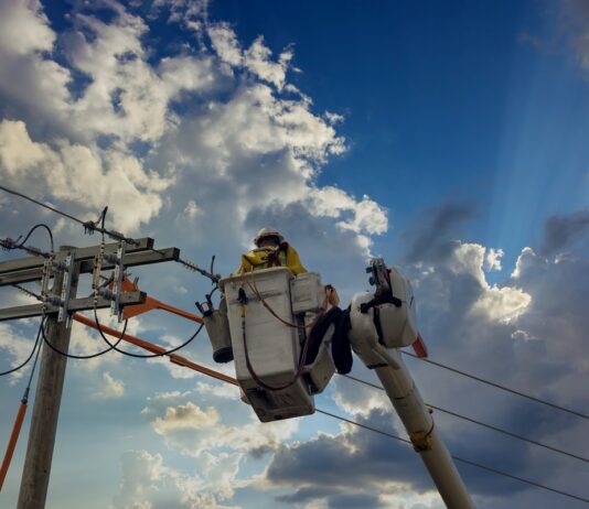 Edison ofrece becas de hasta $25,000 para formarte como electricista en California Edison ofrece becas de hasta $25,000 para formarte como electricista en Estados Unidos