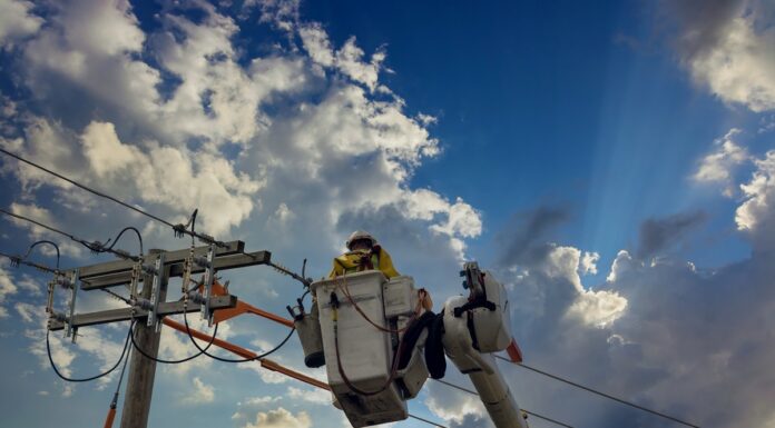 Edison ofrece becas de hasta $25,000 para formarte como electricista en California Edison ofrece becas de hasta $25,000 para formarte como electricista en Estados Unidos