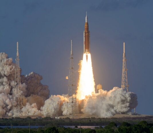 NASA inicia misión lunar tripulada tras más de 50 años NASA inicia misión lunar tripulada tras más de 50 años