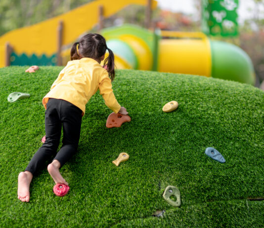 Parques con césped artificial podrían ser un riesgo en verano Parques con césped artificial podrían ser un riesgo en verano