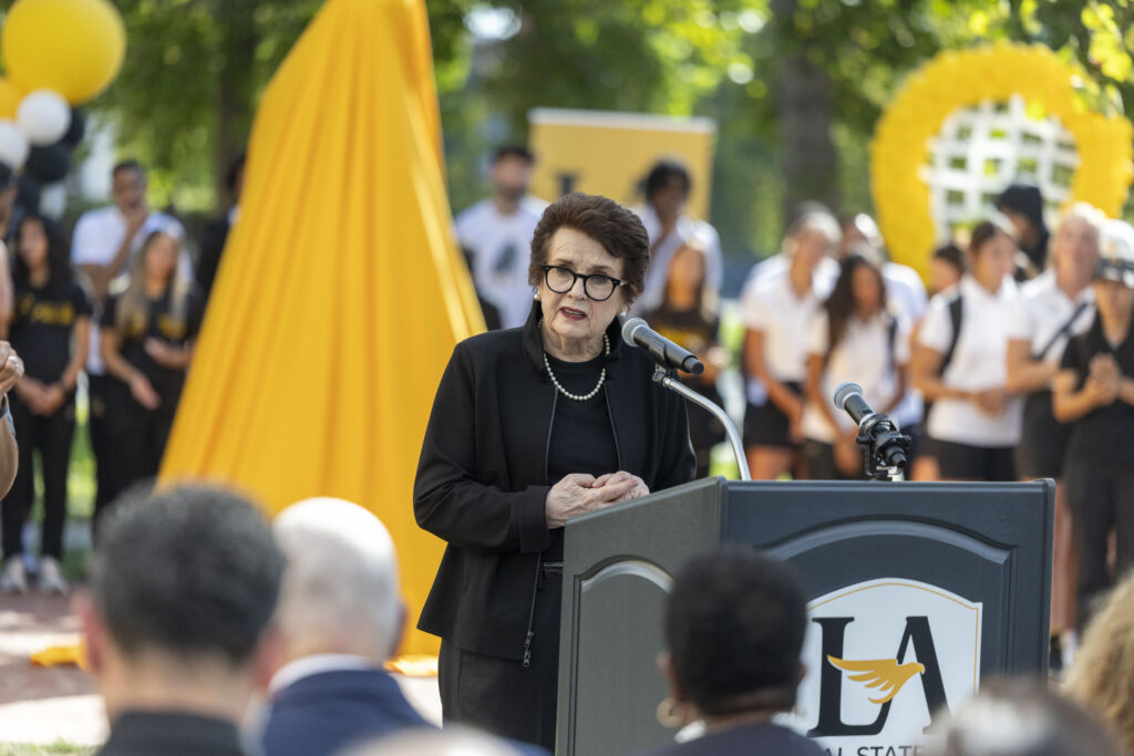 Cal State LA homenajeará a Billie Jean King y líderes comunitarios en ceremonias de graduación