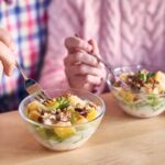 El hábito alimenticio que ayuda a proteger músculos y cerebro al envejecer