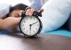 Expertos advierten sobre el impacto de retrasar la alarma al despertar