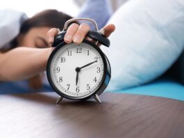 Expertos advierten sobre el impacto de retrasar la alarma al despertar Expertos advierten sobre el impacto de retrasar la alarma al despertar
