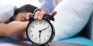 Expertos advierten sobre el impacto de retrasar la alarma al despertar Expertos advierten sobre el impacto de retrasar la alarma al despertar