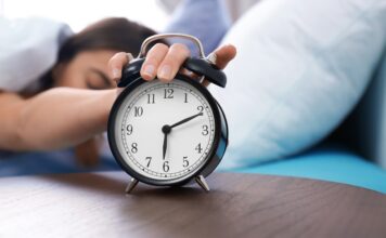 Expertos advierten sobre el impacto de retrasar la alarma al despertar Expertos advierten sobre el impacto de retrasar la alarma al despertar
