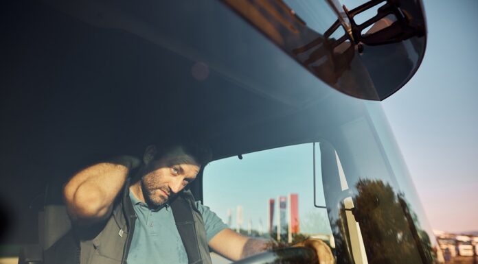FMCSA recuerda derechos clave a camioneros frente a presiones laborales FMCSA recuerda derechos clave a camioneros frente a presiones laborales